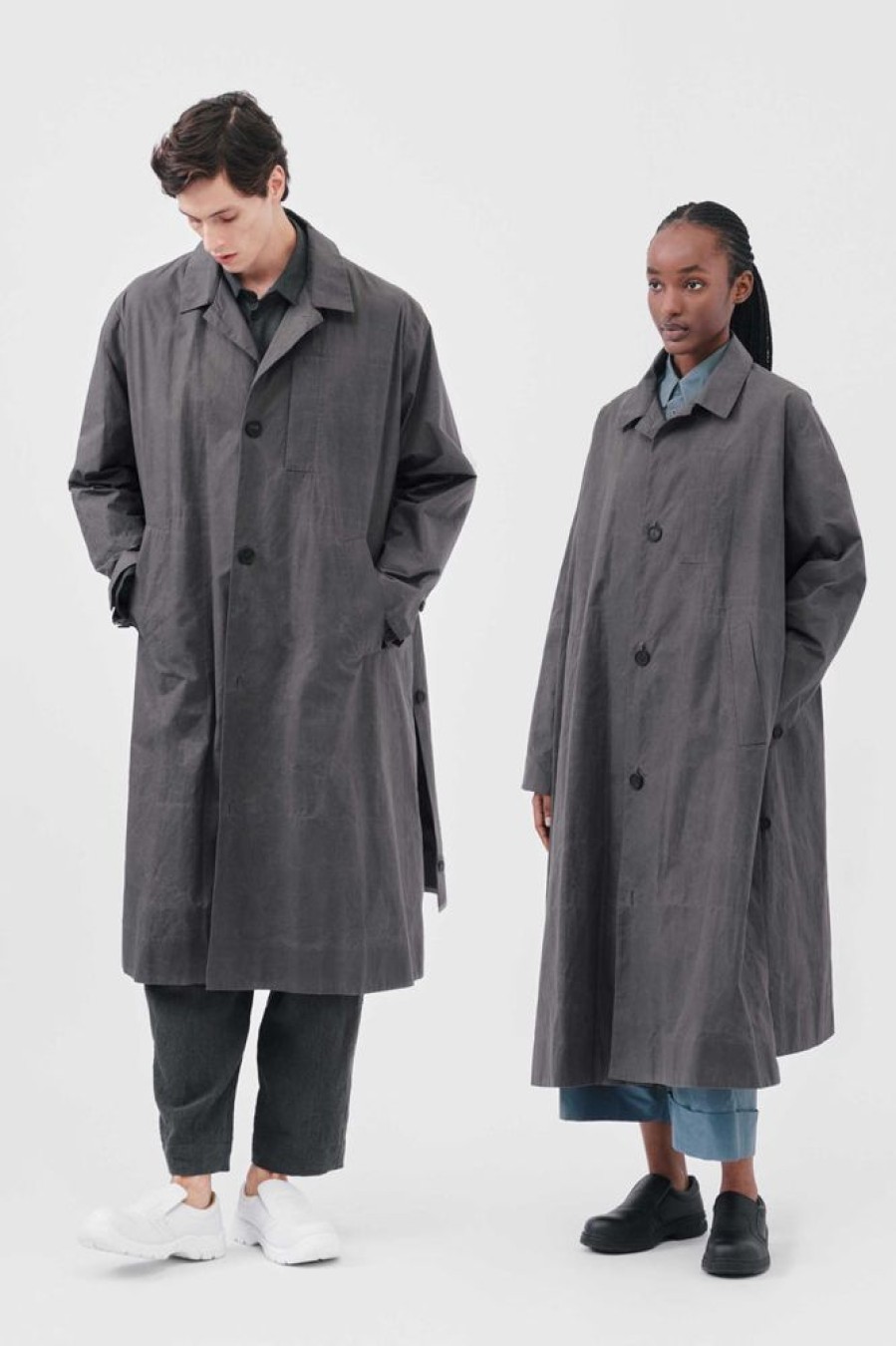 Clothing Toogood Outerwear | The Messenger Coat / Proofed Cotton Charcoal